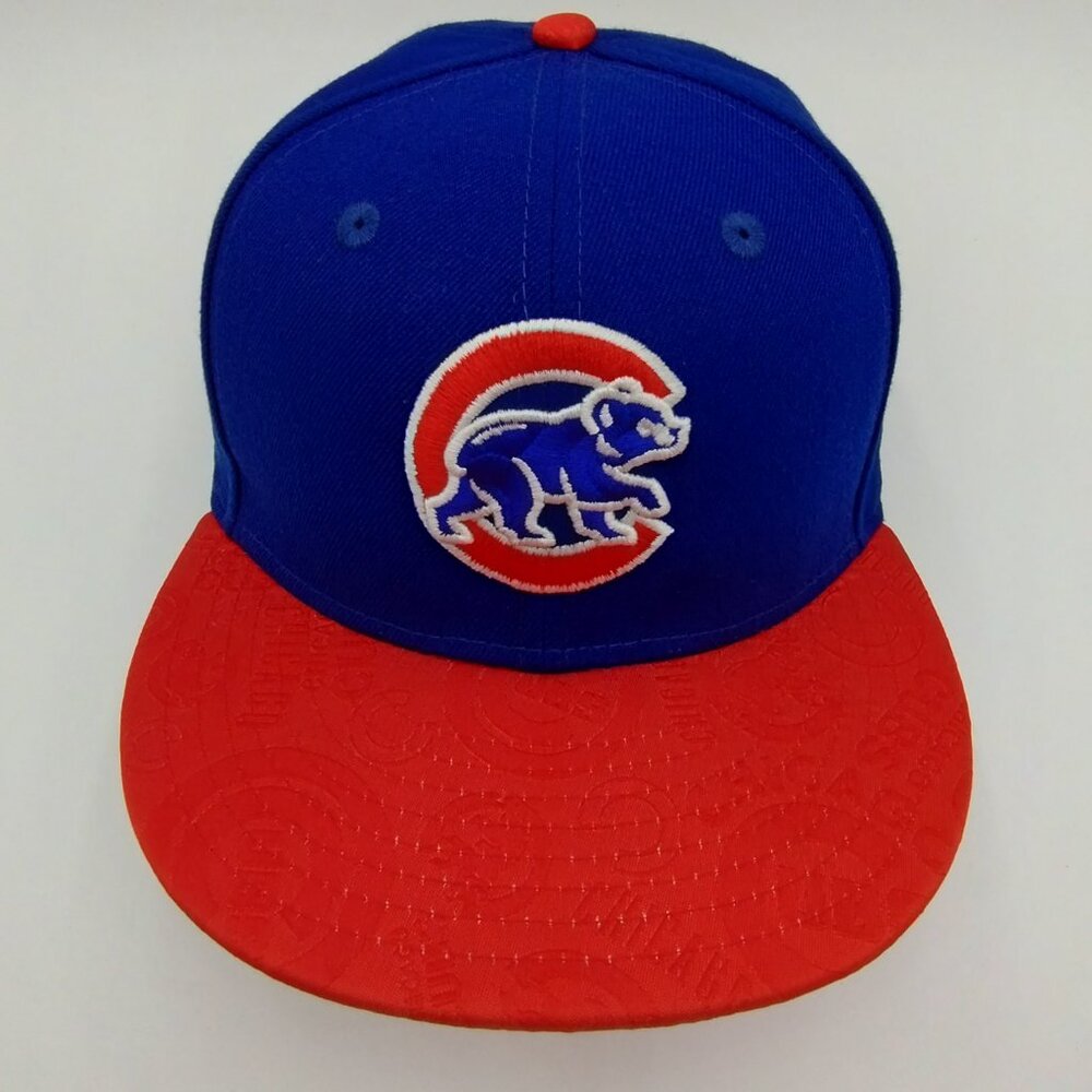 New Era Chicago Cubs Embossed Bill Hat